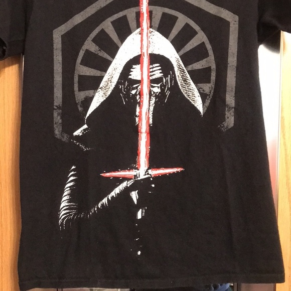 Star Wars Kylo Ren size Small short sleeve Tee Shirt - Picture 4 of 7
